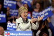 অবৈধ অভিবাসীদের পক্ষে জোরালো অবস্থান হিলারির