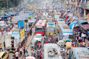 ঢাকার রাস্তায় চলন্ত জাদুঘর যে যানজট শেষ হয় না
