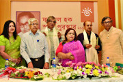 ফজলুল হক স্মৃতি পুরস্কার পেলেন আজিজুর রহমান এবং মোস্তাফা জব্বার