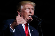 শেষ মুহূর্তের জরিপে এগিয়ে ট্রাম্প