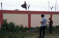 কাঁটাতারের ওপার থেকে ফেলা হলো লাশ