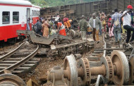 ক্যামেরুনে ট্রেন লাইনচ্যুত, নিহত ৫৩