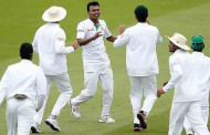 দিনের শুরুতেই বাংলাদেশের পেসারদের দাপট