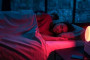 লাল আলো ঘুমের জন্য ভালো, কিন্তু সাবধান!