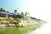 রৌমারিতে নদী ভাঙন রোধে তিন কিলোমিটার মানববন্ধন